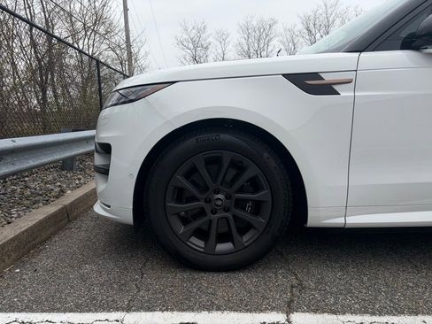 New 2025 Land Rover Range Rover Sport Dynamic SE AWD/4WD image 9