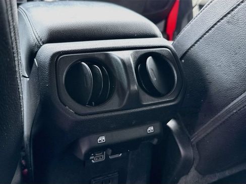 Used 2022 Jeep Wrangler Unlimited Sahara AWD/4WD image 29