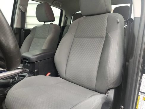 Used 2022 Toyota Tacoma SR5 RWD image 14