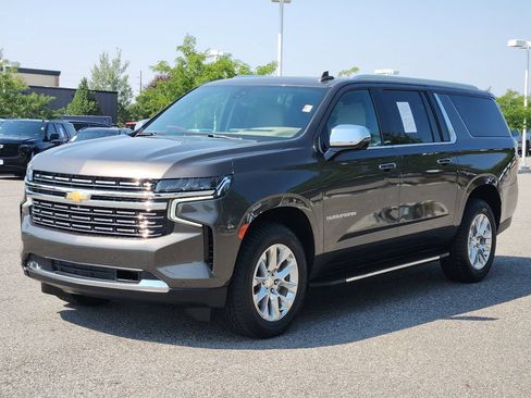 Used 2021 Chevrolet Suburban Premier w/ Premium Package AWD/4WD image 38