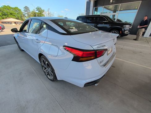 Used 2023 Nissan Altima 2.5 SR w/ SR Premium Package image 6