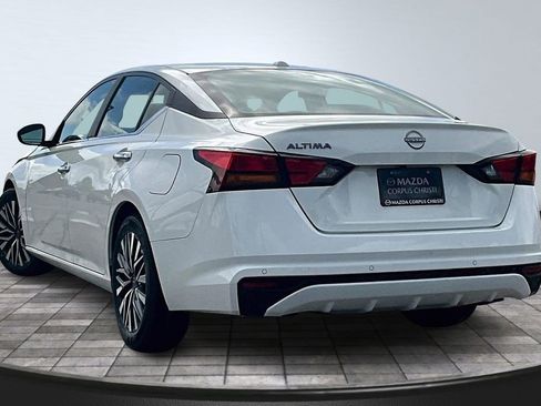 Used 2025 Nissan Altima 2.5 SV FWD image 5