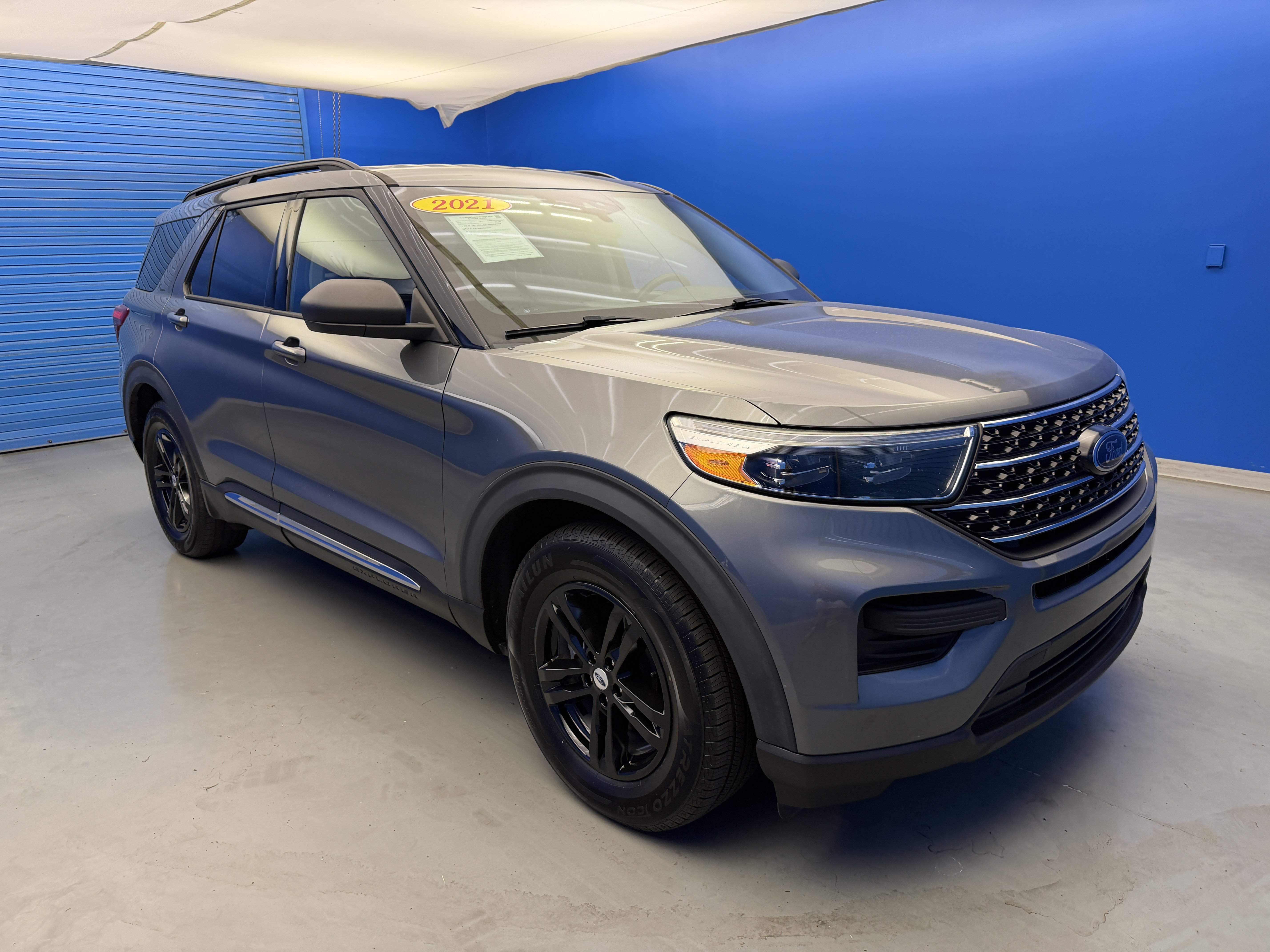 Used 2021 Ford Explorer XLT RWD image 2