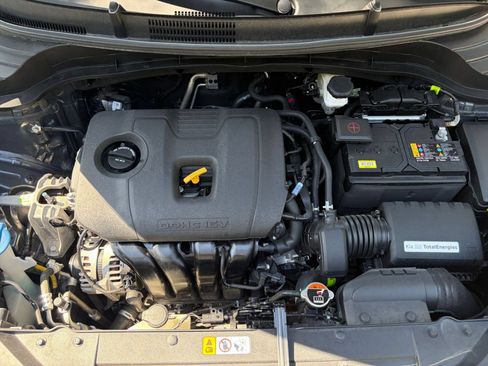 Used 2025 Kia Soul LX w/ LX Technology Package FWD image 30