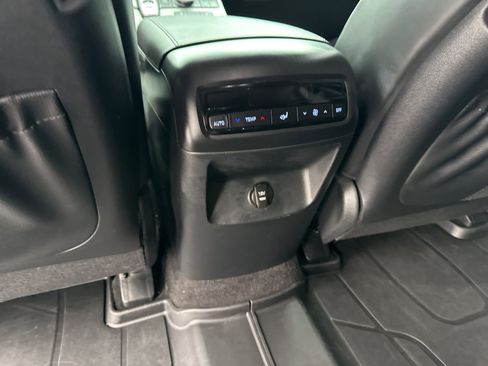 Used 2025 Hyundai Palisade SEL FWD image 17
