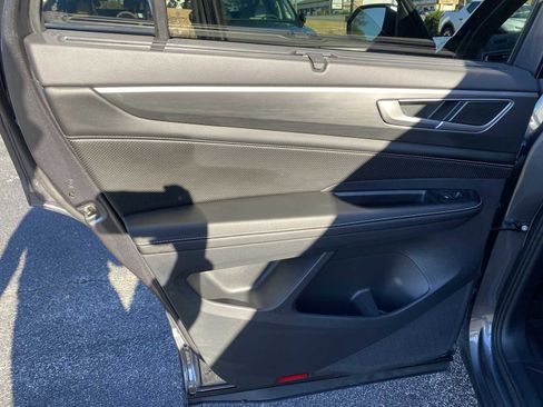 Used 2024 Volkswagen Atlas Cross Sport SE image 29