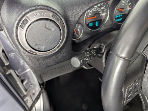 Used 2015 Jeep Wrangler Unlimited Willys image 19