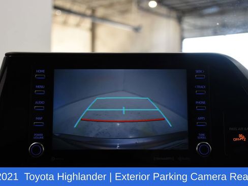 Used 2021 Toyota Highlander XLE image 14