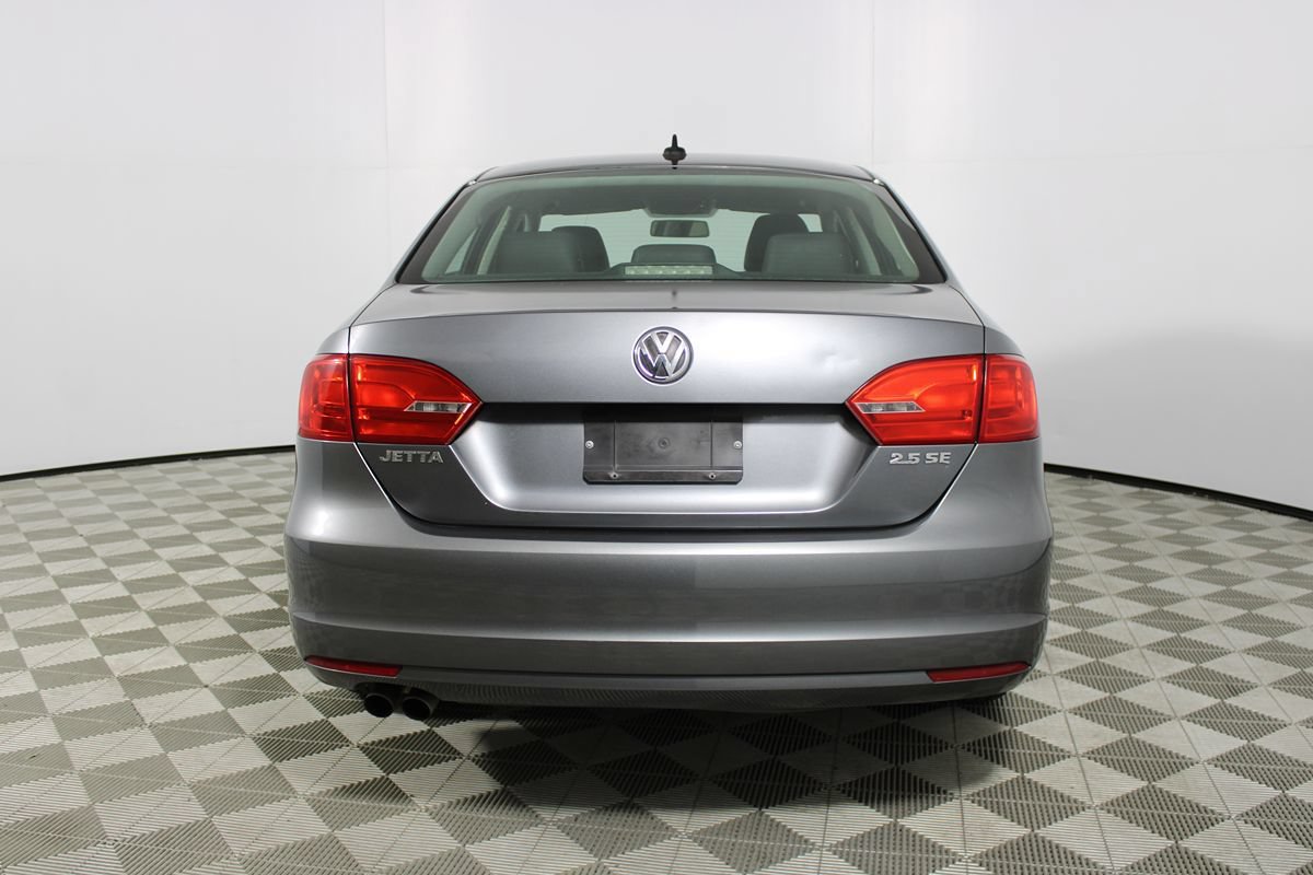 Used 2011 Volkswagen Jetta SE FWD image 24