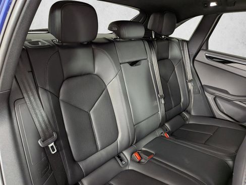 Certified 2025 Porsche Macan AWD/4WD image 22