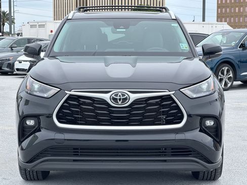 Used 2022 Toyota Highlander XLE image 4