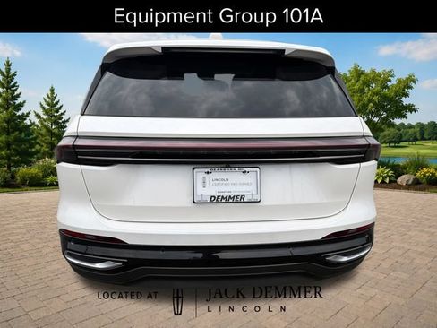 Used 2024 Lincoln Nautilus Premier AWD/4WD image 6
