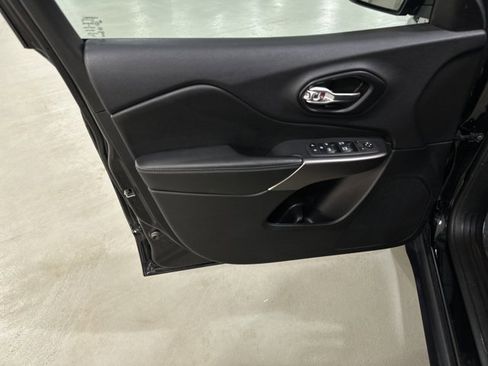 Used 2022 Jeep Cherokee Latitude Lux w/ Mopar Interior Package image 17