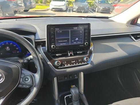 Used 2022 Toyota Corolla Cross XLE FWD image 18