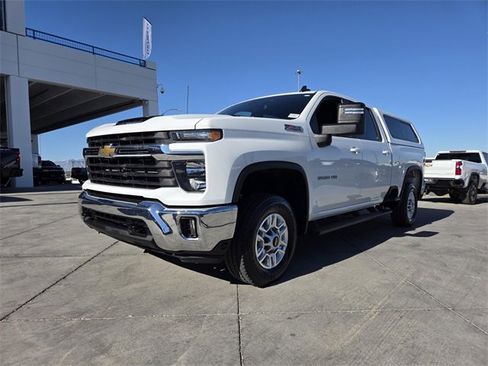 Used 2024 Chevrolet Silverado 2500 LT w/ Convenience Package image 2