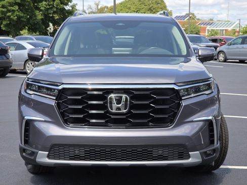 Certified 2024 Honda Pilot Touring image 19