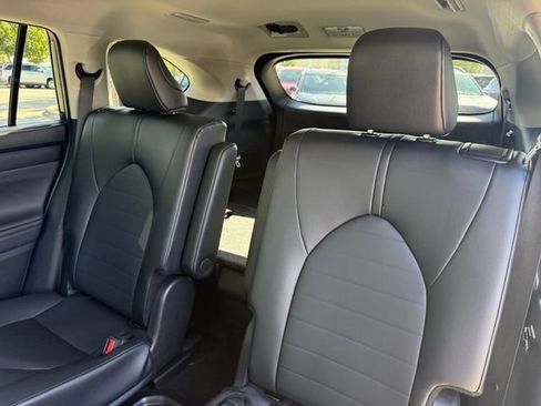 Used 2026 Toyota Highlander XLE AWD/4WD image 29