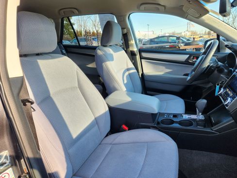 Used 2019 Subaru Outback 2.5i Premium image 16