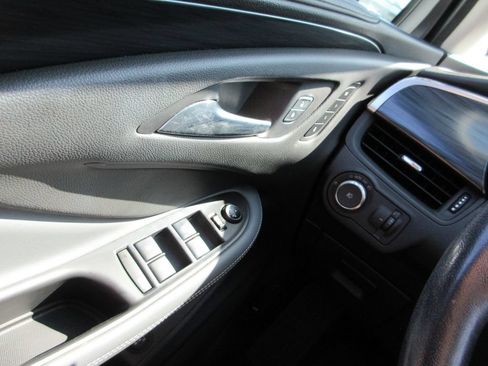 Used 2020 Buick Envision Essence FWD image 24