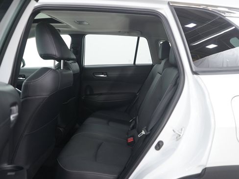 Used 2022 Toyota Corolla Cross XLE image 18