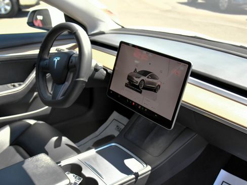 Used 2023 Tesla Model 3 Standard Range RWD image 39