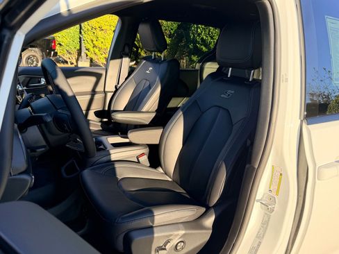 New 2026 Chrysler Pacifica Select w/ S Appearance Package FWD image 15