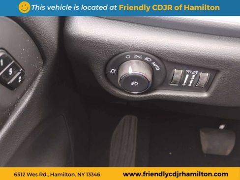 New 2026 Chrysler Pacifica Select image 18