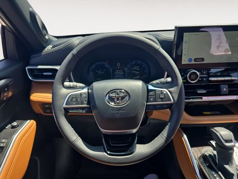 New 2026 Toyota Highlander Platinum AWD/4WD image 12