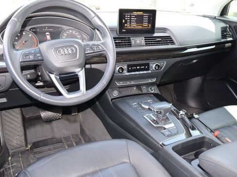 Used 2019 Audi Q5 2.0T Premium w/ Convenience Package AWD/4WD image 4