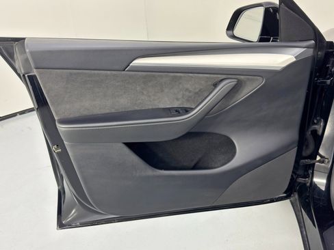 Used 2023 Tesla Model Y Long Range image 46