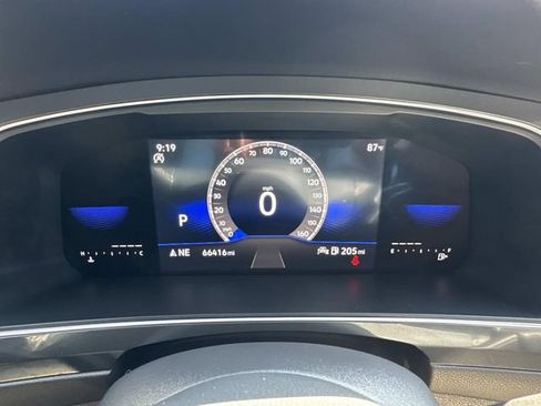 Used 2023 Volkswagen Tiguan SE w/ Panoramic Sunroof Package FWD image 36