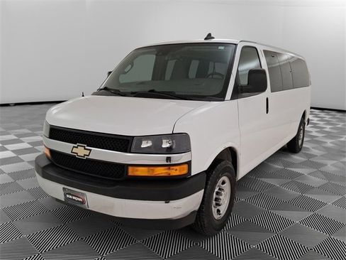 Used 2022 Chevrolet Express 3500 LT w/ LT Preferred Equipment Group image 7