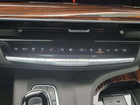 Used 2022 Cadillac Escalade ESV Luxury image 15