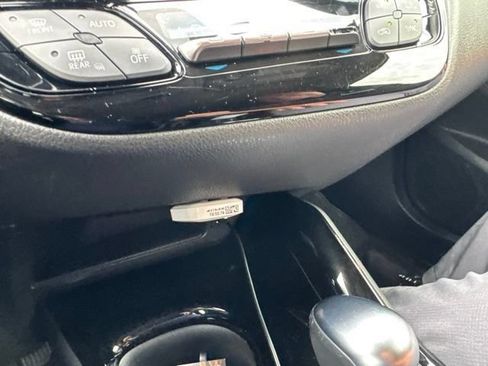 Used 2021 Toyota C-HR Limited FWD image 13