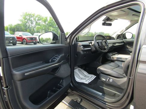 Used 2025 Lincoln Navigator Reserve AWD/4WD image 18