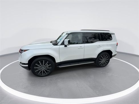 Used 2024 Lexus GX 550 image 4