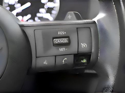 Used 2023 Nissan Pathfinder S image 23