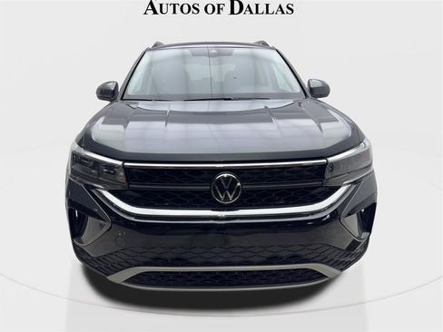 Used 2024 Volkswagen Taos SE image 3