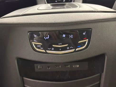 Used 2020 Cadillac Escalade Premium Luxury w/ LPO, Radiant Package AWD/4WD image 28