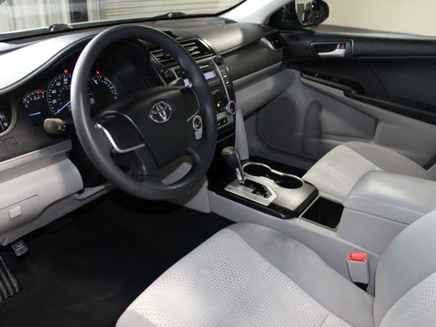 Used 2012 Toyota Camry FWD image 18