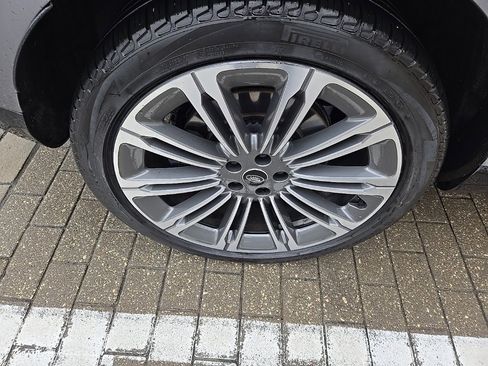 Used 2024 Land Rover Range Rover SE image 18