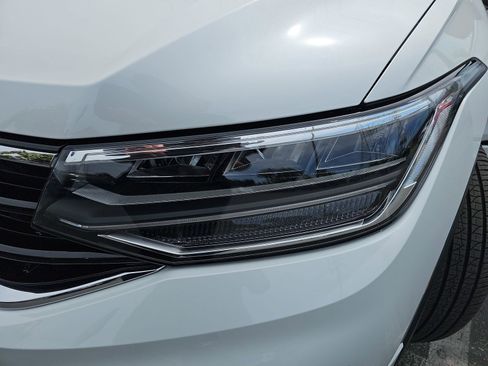 Certified 2023 Volkswagen Tiguan SE R-Line FWD image 32