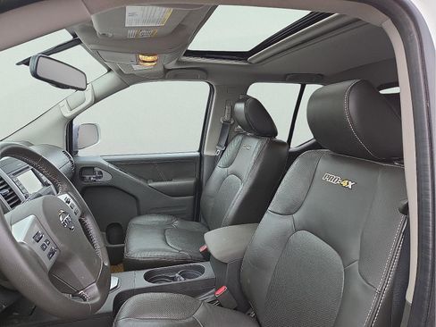 Used 2021 Nissan Frontier PRO-4X w/ Pro-4x Utility Package image 10