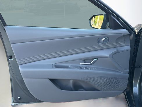 Used 2025 Hyundai Elantra Sport image 20