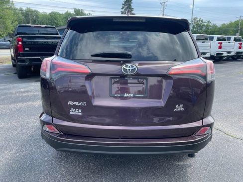 Used 2018 Toyota RAV4 LE w/ Carpet Mat Package AWD/4WD image 5