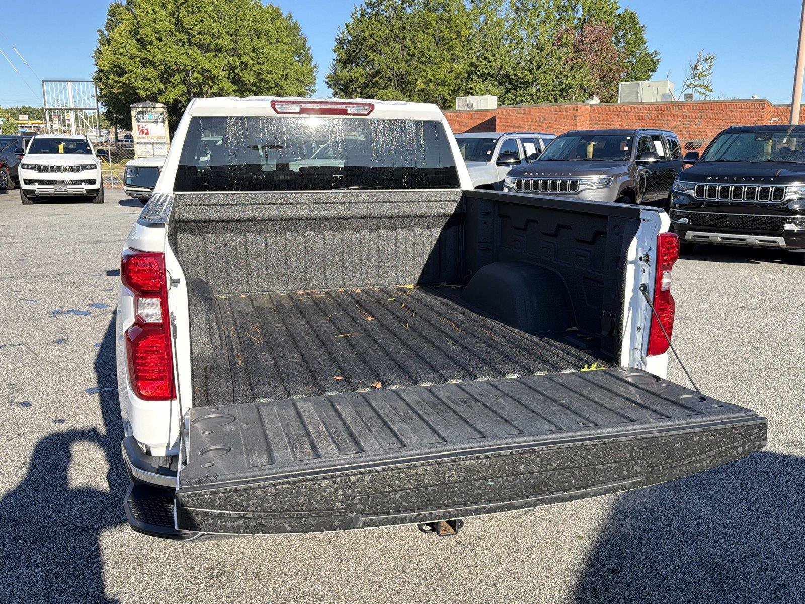 Used 2025 Chevrolet Silverado 1500 LT AWD/4WD image 17