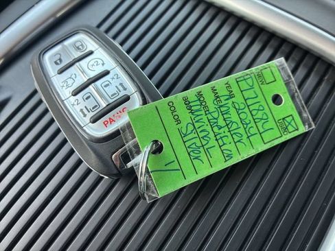 Used 2024 Chrysler Pacifica Touring-L FWD image 21