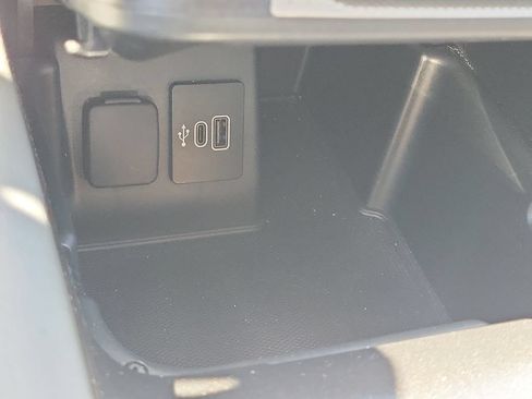 Used 2025 Ford Explorer Active RWD image 18