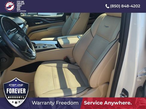 Used 2021 Cadillac Escalade Premium Luxury RWD image 11