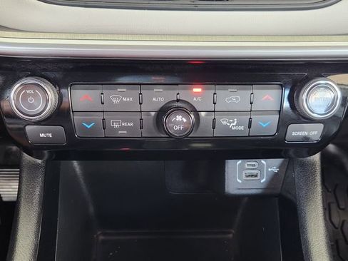 Used 2025 Jeep Compass Limited AWD/4WD image 17